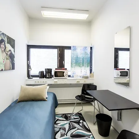 포레놈 에어포트 호스텔 *