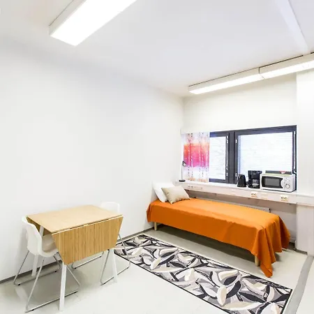 포레놈 에어포트 호스텔 *